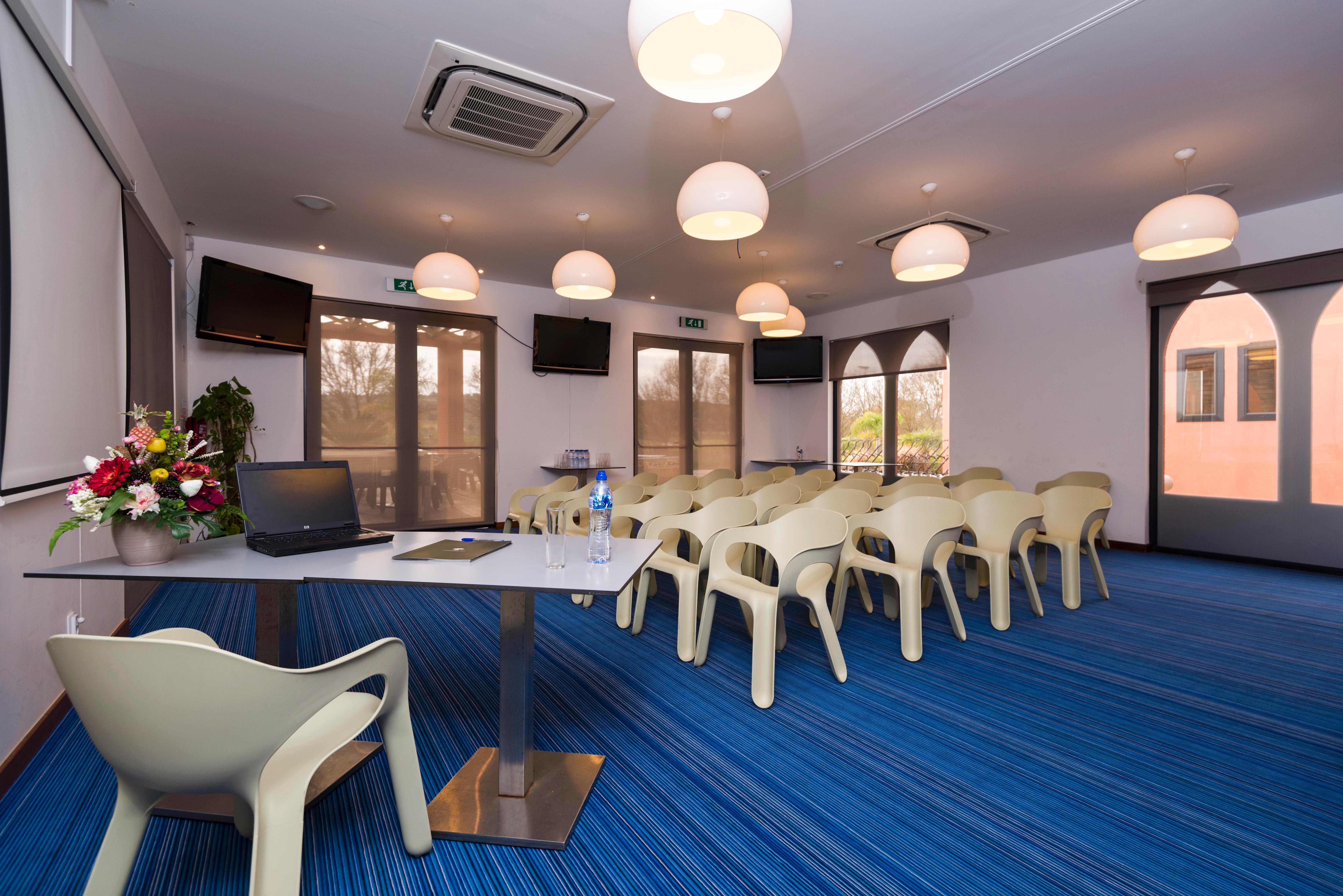 Amendoeira Golf Resort - Apartments And Villas Силвеш Экстерьер фото